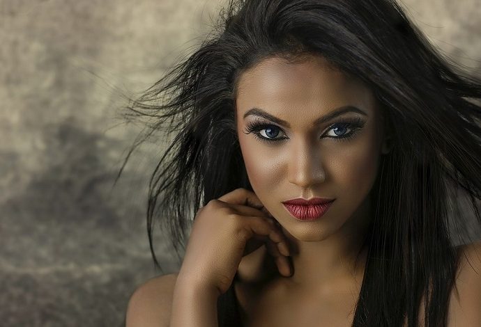 Make up na dôležité príležitosti - ako docieliť, aby vydržal celý deň?