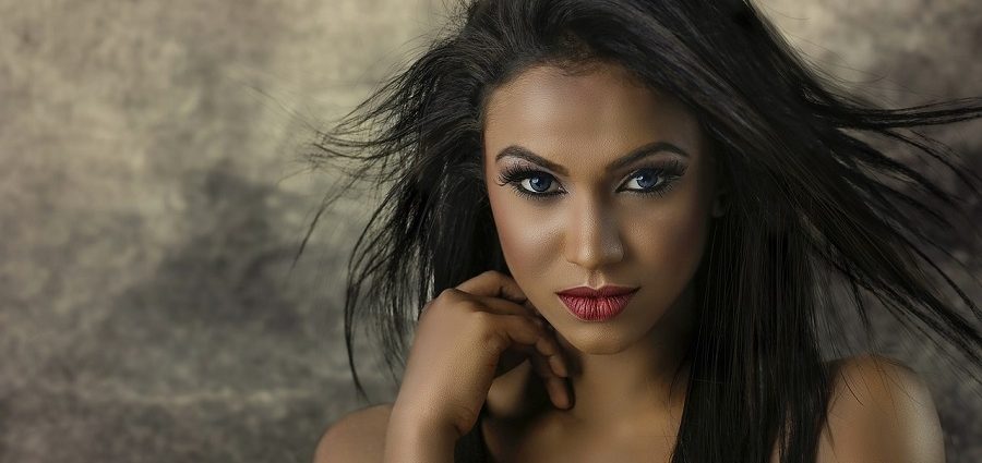 Make up na dôležité príležitosti - ako docieliť, aby vydržal celý deň?